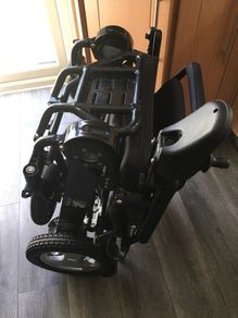Electric wheelchair