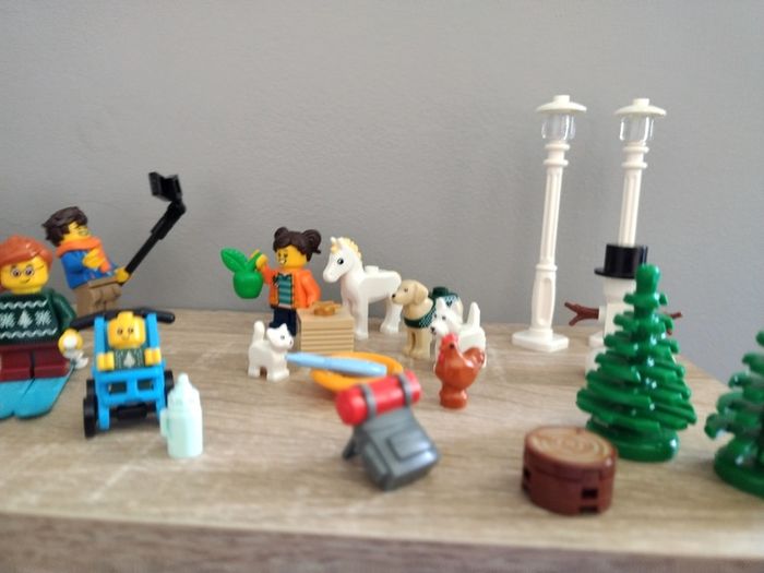 LEGO Winter Village Accessories and Mini Figures Bundle 2