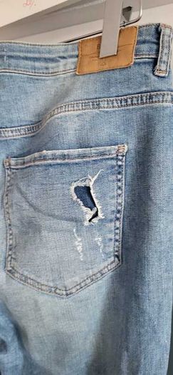 BERSHKA Boyfriend Ripped Jeans Sz 40 (Fit 14-16UK)