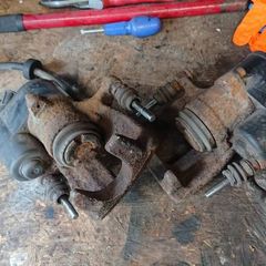 Audi a6 c6 2.0tdi rear brake calipers. Leather interior Winter tyres parts 4 breaking