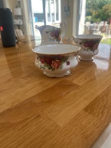 Royal Albert Old Country Roses fine bone china set