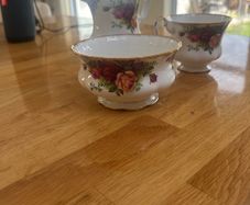 Royal Albert Old Country Roses fine bone china set