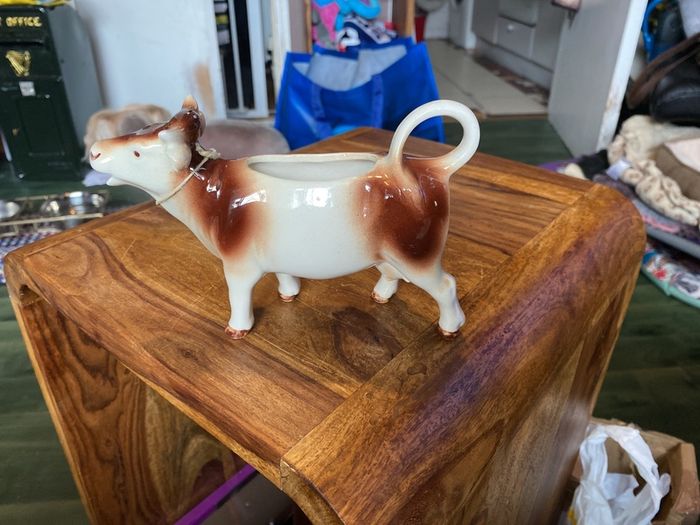 Cow creamer jug