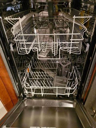 Slimline dishwasher