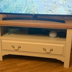 lovely TV Stand