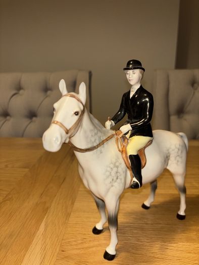 Beswick Huntswoman 1730