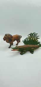 Vintage Lead Toys Alligator and Lion Britains ?