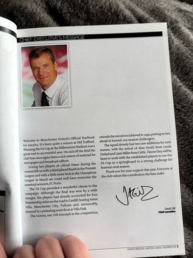 Manchester United Official Members' Yearbook 2003/04