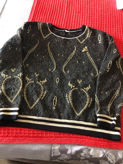 Ladies sweater size L like new