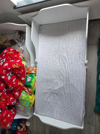 Toddler beds white