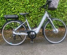 GIANT  Ease  e S  Electric bike.