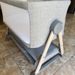 Lua Bedside Crib & baby snooze pod