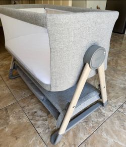 Lua Bedside Crib & baby snooze pod