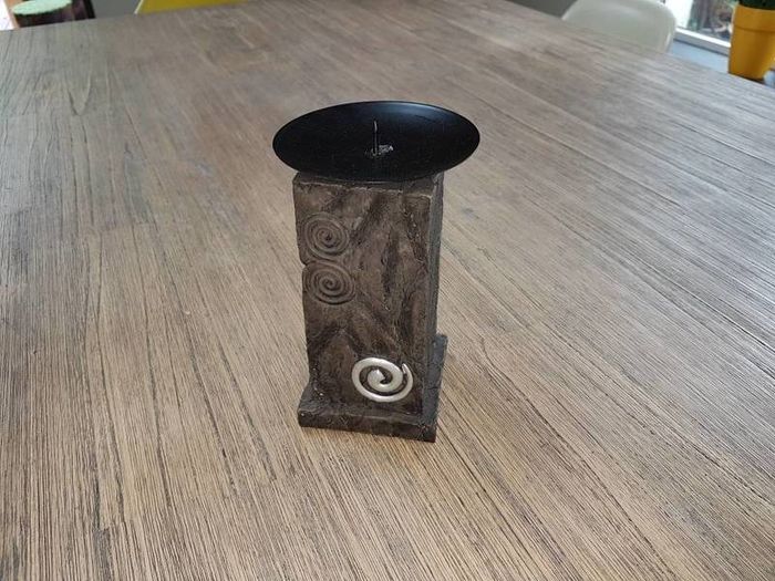 Candle holder
