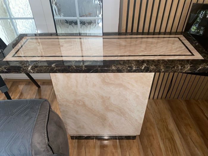 Marble Resign Hall Table mint condition