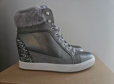 Guess shoes worn twice