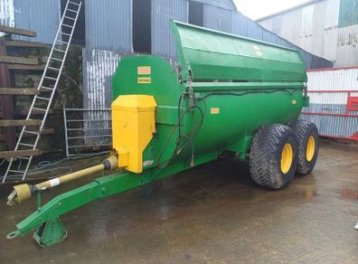 Major dung spreader
