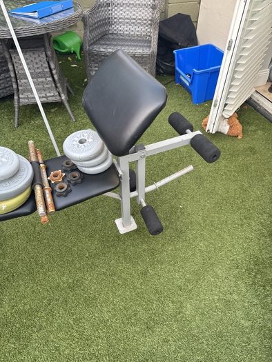 weight bench and weights