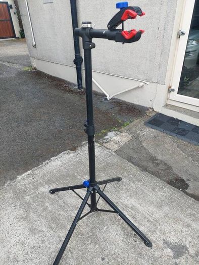 Bike repair stand