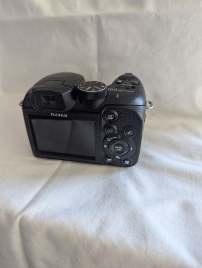 Fujifilm FinePix S1500 10.0-megapixel digital bridge camera in black