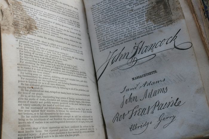The American Orator With An Appendix, Containing The Declaration Of Independence, With The Fac-similes Of The Autographs Of The Signers, The Constitution Of The United States, Washington's Farewell Address, And Fac-similes Of The Autographs Of A Large Num
