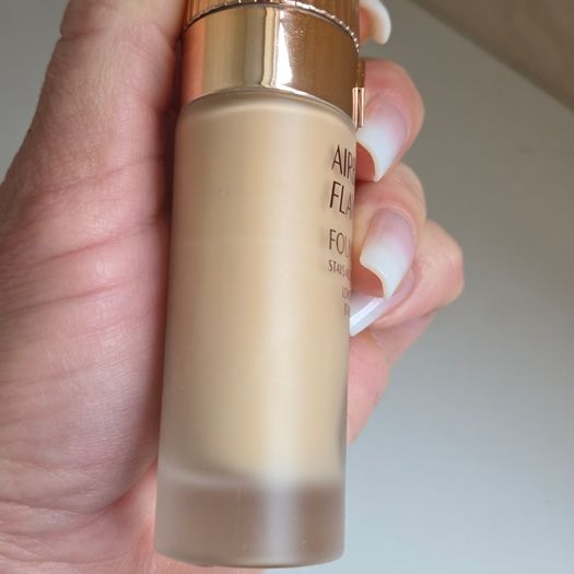 Charlotte Tilbury Formula  Airbrush Flawless Foundation  6 Neutral
