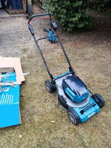 Lawn Mow Cordless Makita - Brand New