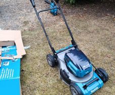 Lawn Mow Cordless Makita - Brand New