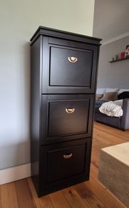 Shoe cabinet