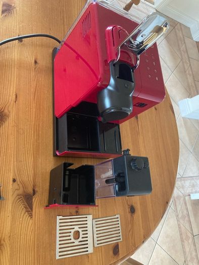Nespresso DeLonghi Lattissima Touch Red Coffee Machine