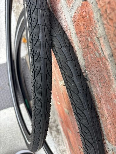 Road bike tyres