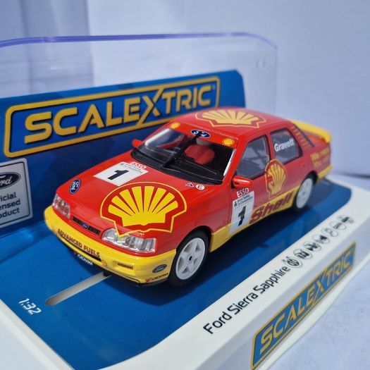 Scalextric C4632 Ford Sierra Sapphire Slot Car (BTCC 1990-Robb Gravett)