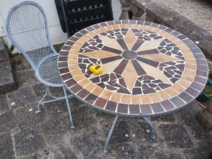 Garden table & 1 chair (26145)