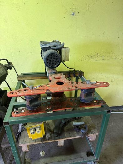 Pipe bender