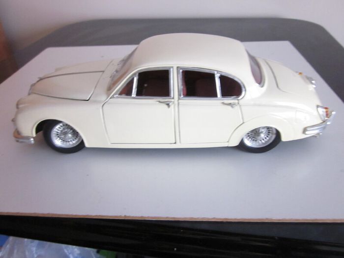 Maisto Jaguar mark ii 1959  Diecast Model Car 1/18