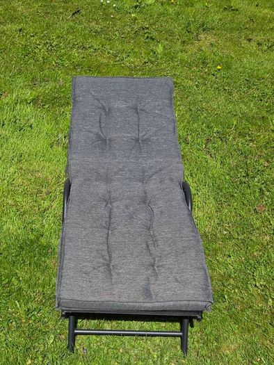 Sunbed with Waterproof Padding