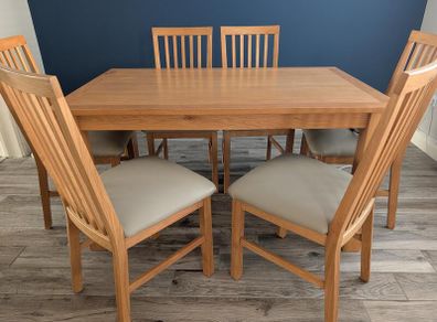 Oak kitchen table & 6 matching chairs