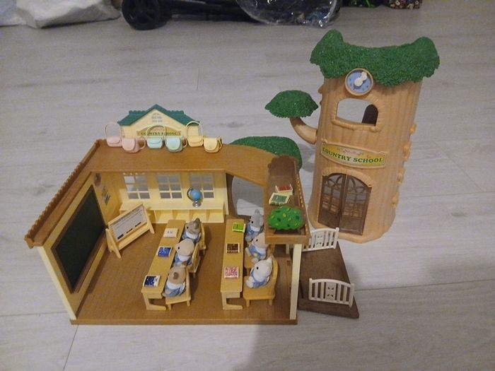 Sylvanian Families Country Tree School and Sylvanian Families Nursery Playmates Babies Set.