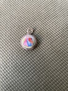 Pretty pendent