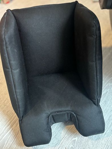 Uppababy Mesa isize Car seat plus base and rain cover