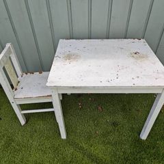 Kids wood table and chair