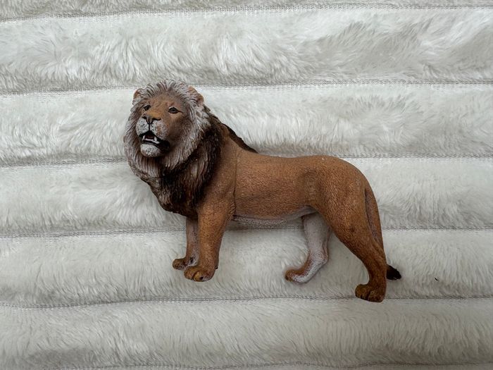 Schleich Lion Adult Animal Figure 2007 Retired 14373 Used Please see pictures