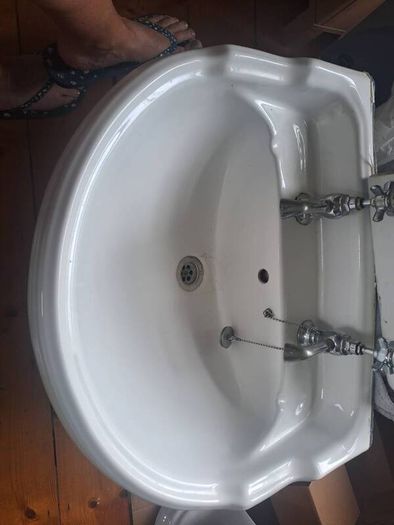 Traditional Bathroom Basin, Chrome Taps & Pedestal