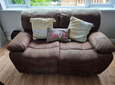 Recliner sofas