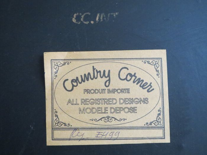 Country Corner Wooden Clock