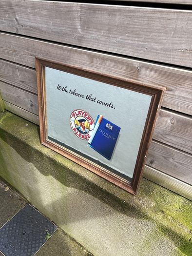 pub mirror