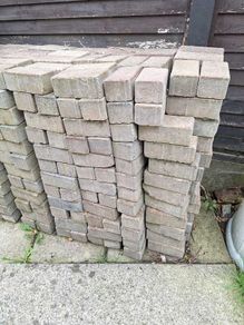 Cobblelock paving bricks