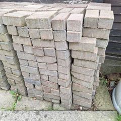 Cobblelock paving bricks