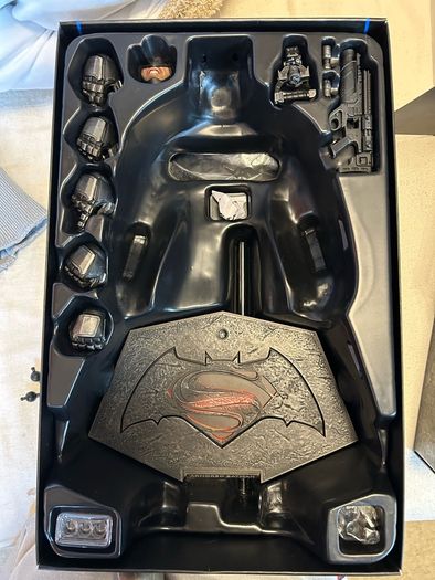 Hot Toys Batman Armour BVS