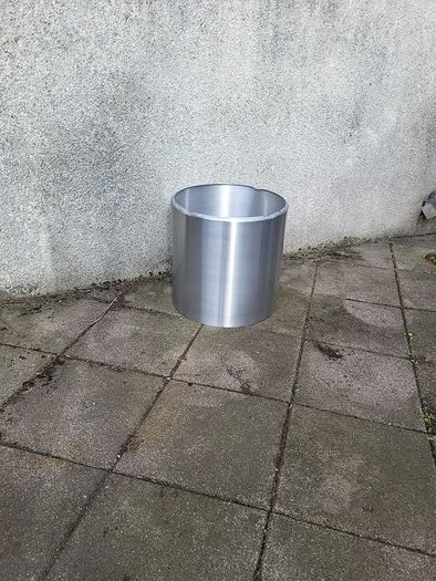 Aluminium plant pot